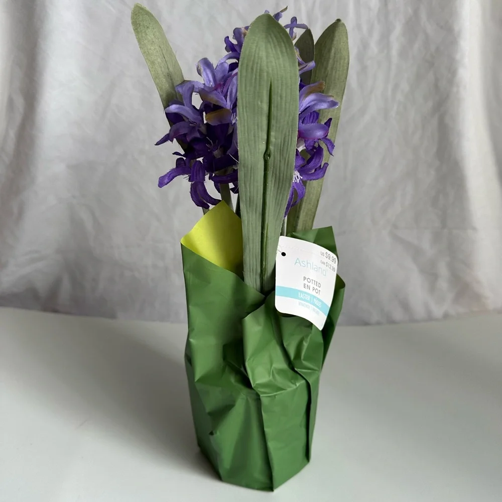 NWT Artificial Potted Purple Hyacinth - Realistic Floral Decor